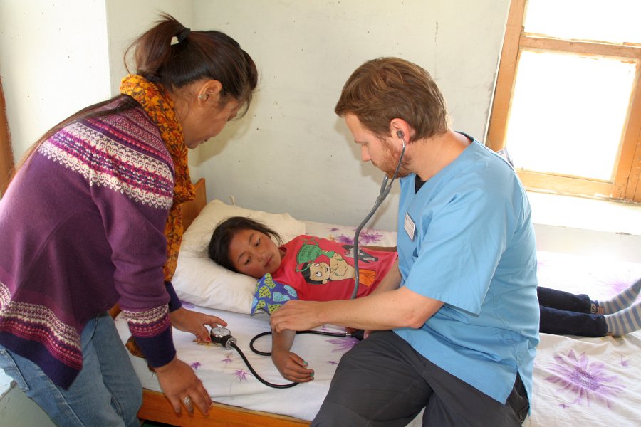 Padma Ladol assistiert
